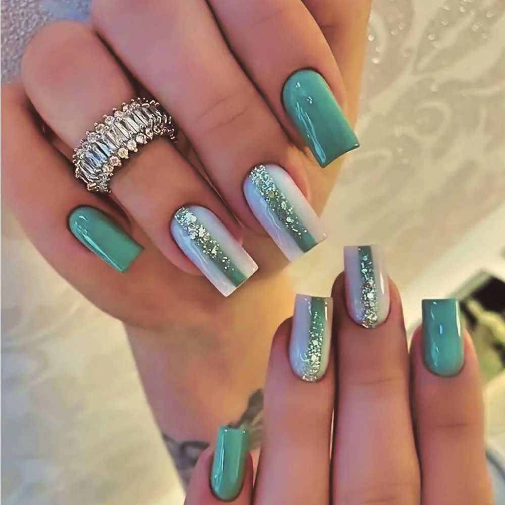 Green & White Press On Fake Nails Medium Short Square Tip, kit